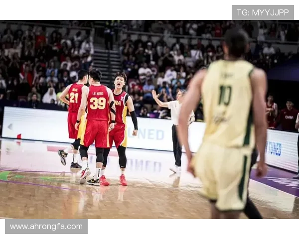 中国男篮成功逆袭击败澳大利亚 晋级亚锦赛决赛全队展现顽强拼搏精神