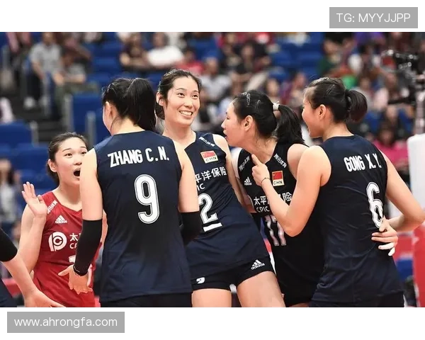 中国女排连胜三场晋级世界杯四强 强势表现引发国内球迷热议