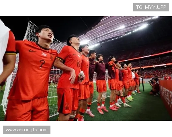 中国足球队备战亚洲杯全力冲刺 目标争取历史性突破 中国足球队备战亚洲杯全力冲刺 目标争取历史性突破