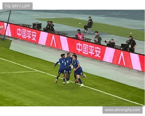 国足主场鏖战逆转取胜全场沸腾年轻球员闪耀展现新时代风采