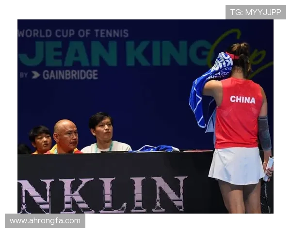 2025年网球年终总决赛激烈开赛 世界排名前十选手争夺冠军荣耀