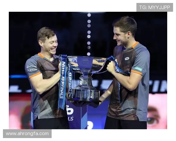 网球赛季再掀高潮 多位顶级选手争夺年度总决赛席位