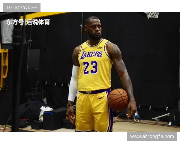 詹姆斯迎来生涯新里程碑 勇士小将震撼表现引领赛季最精彩对决