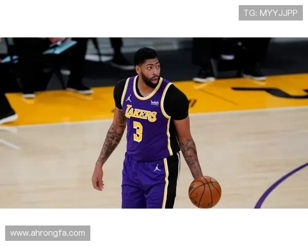 NBA赛季新动态:明星球员伤情更新 交易风云再起 球迷热议未来前景